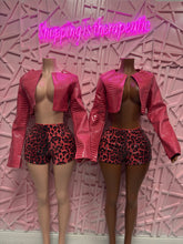 Load image into Gallery viewer, Cheetah print sequins shorts
