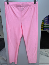 Load image into Gallery viewer, Solid color Capris
