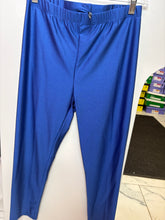 Load image into Gallery viewer, Solid color Capris
