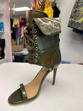 Load image into Gallery viewer, Camo Heels
